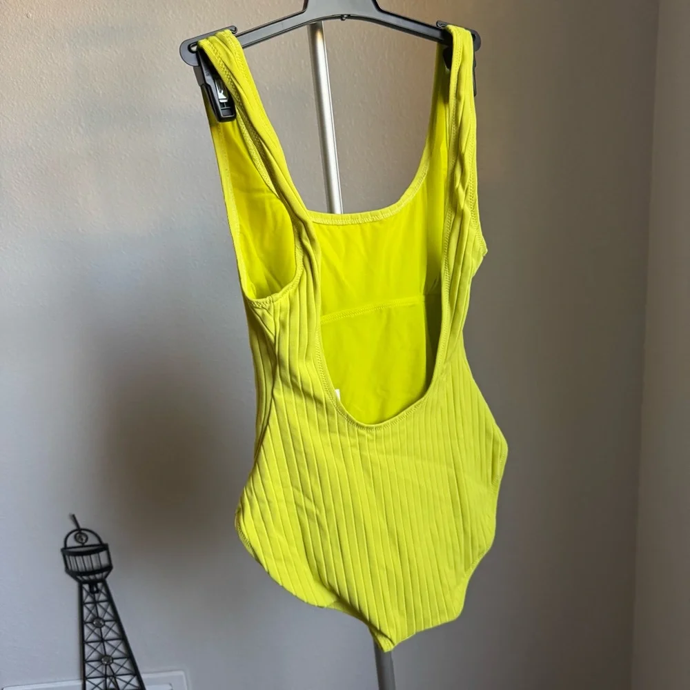 NWT Solid & Striped The Anne-Marie Ribbed One Piece Swimsuit Chartreuse Sz M